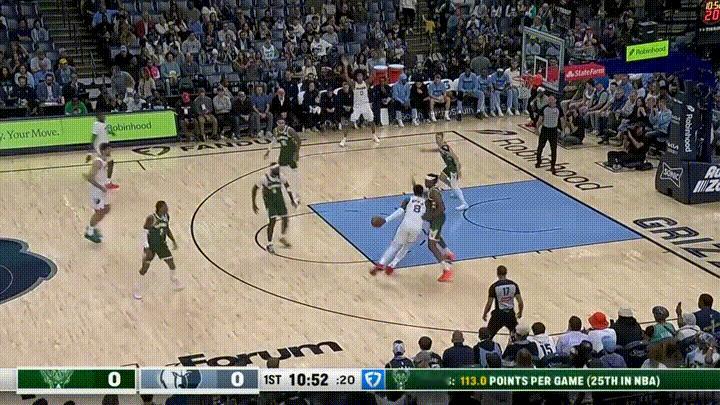 雄鹿球星小凯文-波特真是太霸气了！在今天雄鹿客场挑战灰熊的比赛中，当时比赛进行到