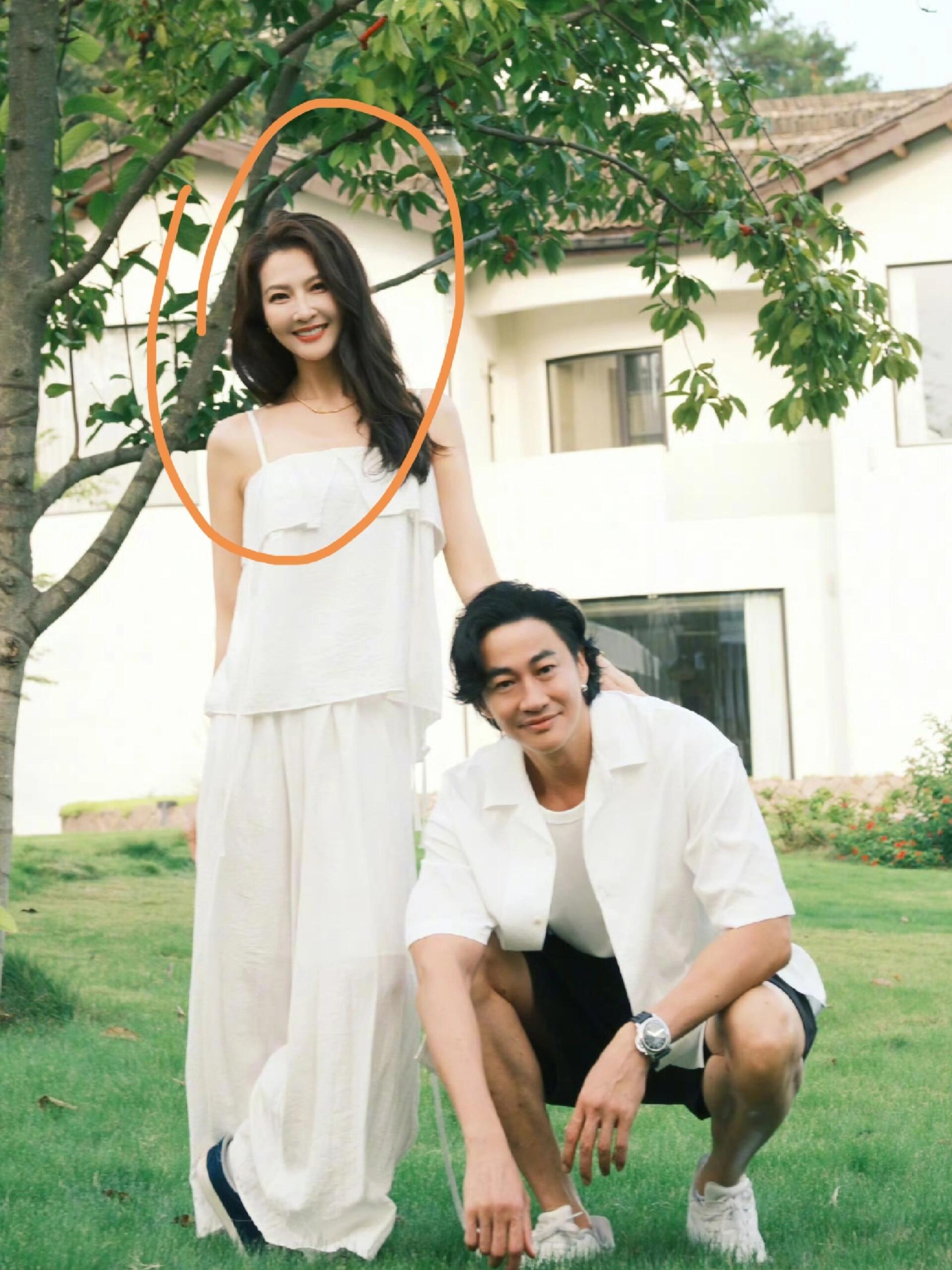 何润东的老婆怎么找的，完全不比女明星逊色 