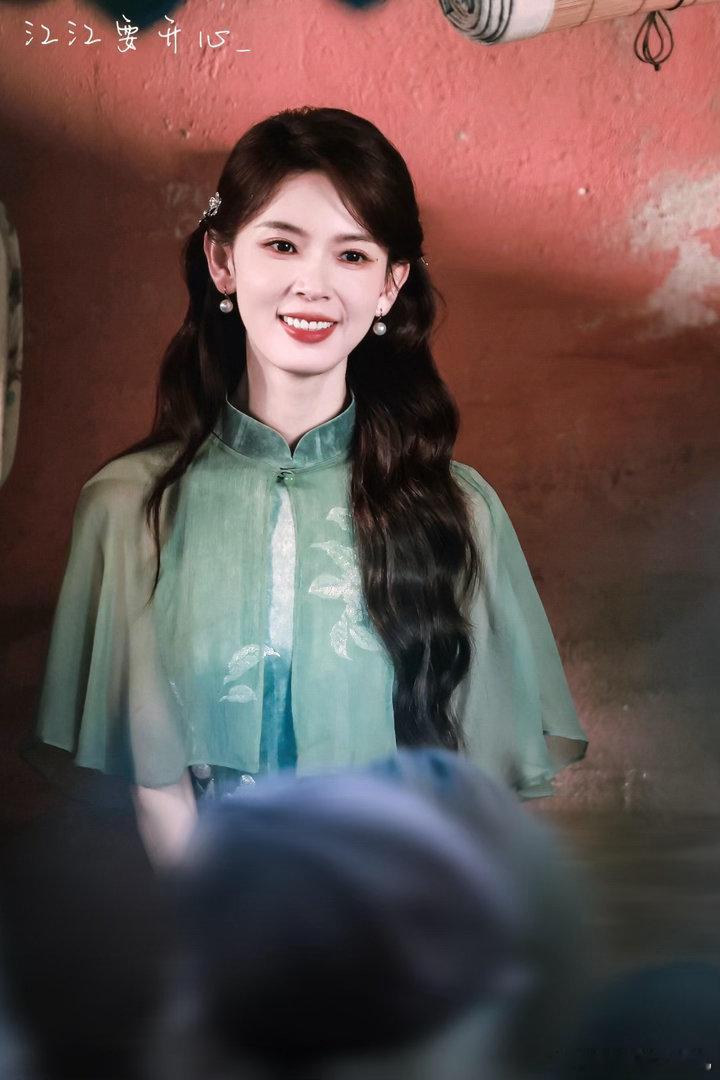 陈瑶全世界正数第一适合穿旗袍九门很难有女演员能像陈瑶这般驾驭旗袍。线条优美的身段