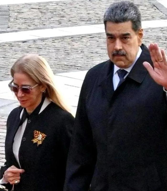 马杜罗最想不通的事情，从来不是硬刚美国特战队，而是躲进防卫最森严的军营，却发现大