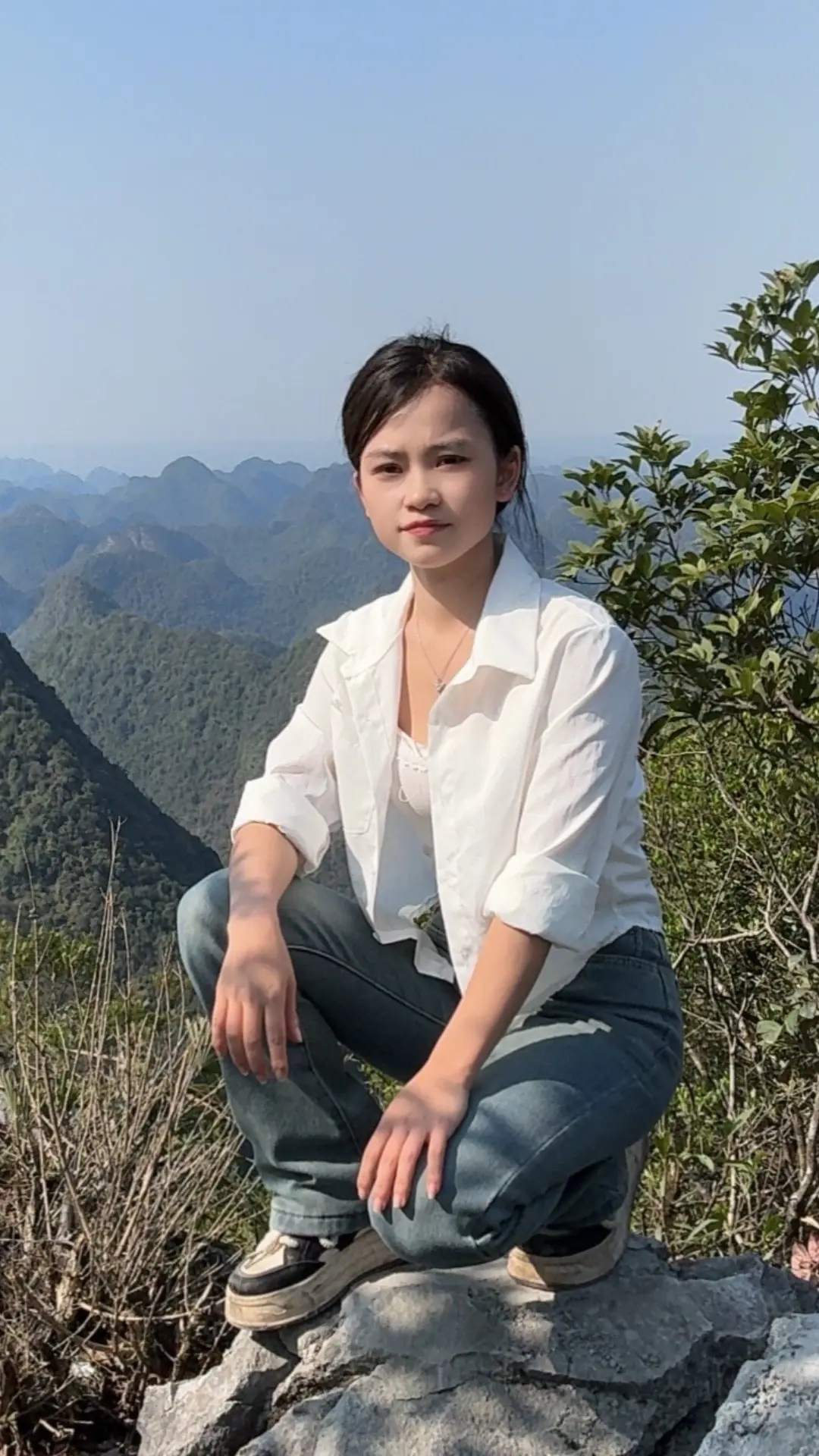 很多人都觉得男人就该无坚不摧，可没人看见他沉默背后的疲惫，坚强之下的脆...