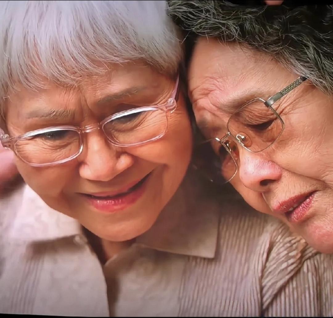 看完《给阿嬷的情书》，我心里软软的，也忽然读懂了老一辈人的时代，这部片子哪里是简