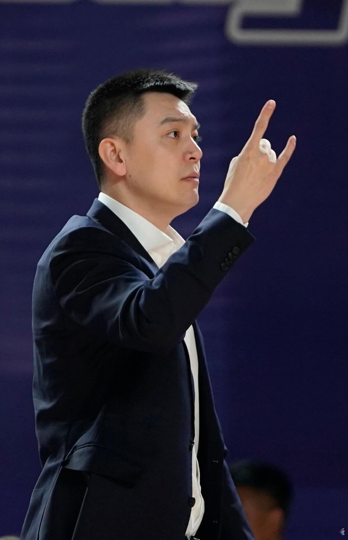 杨鸣因身体原因卸任主教练，1 月 29 日跨界解说 NBA！湖人 vs 骑士焦点