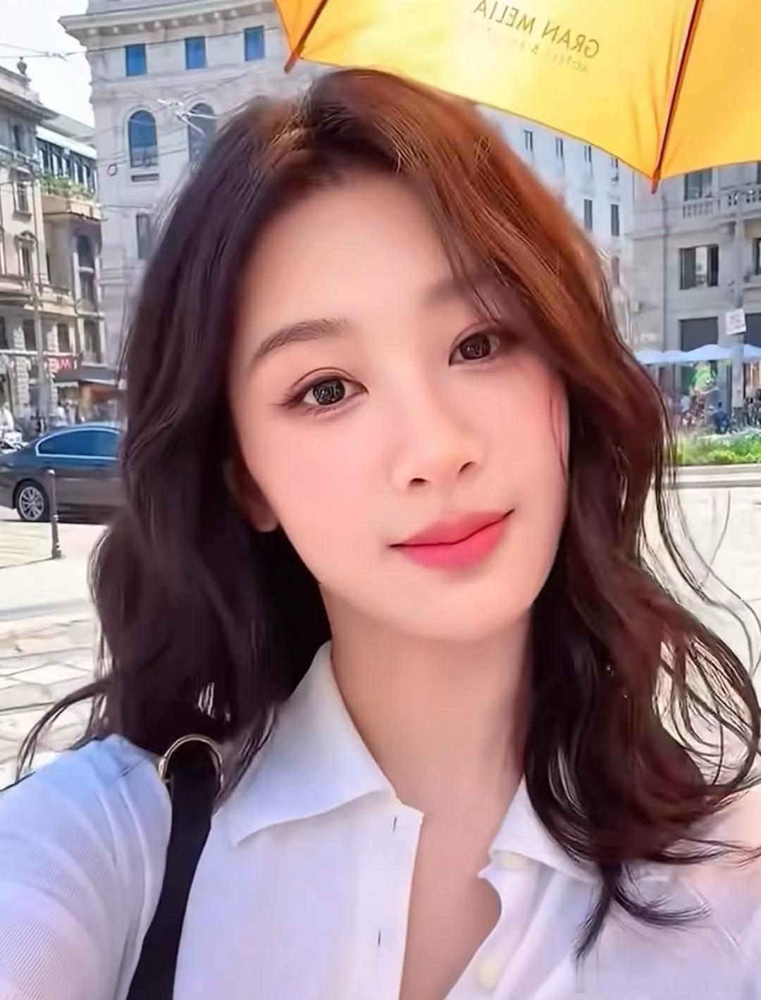杨紫米兰拍照好美好美，好适合都市剧白领 