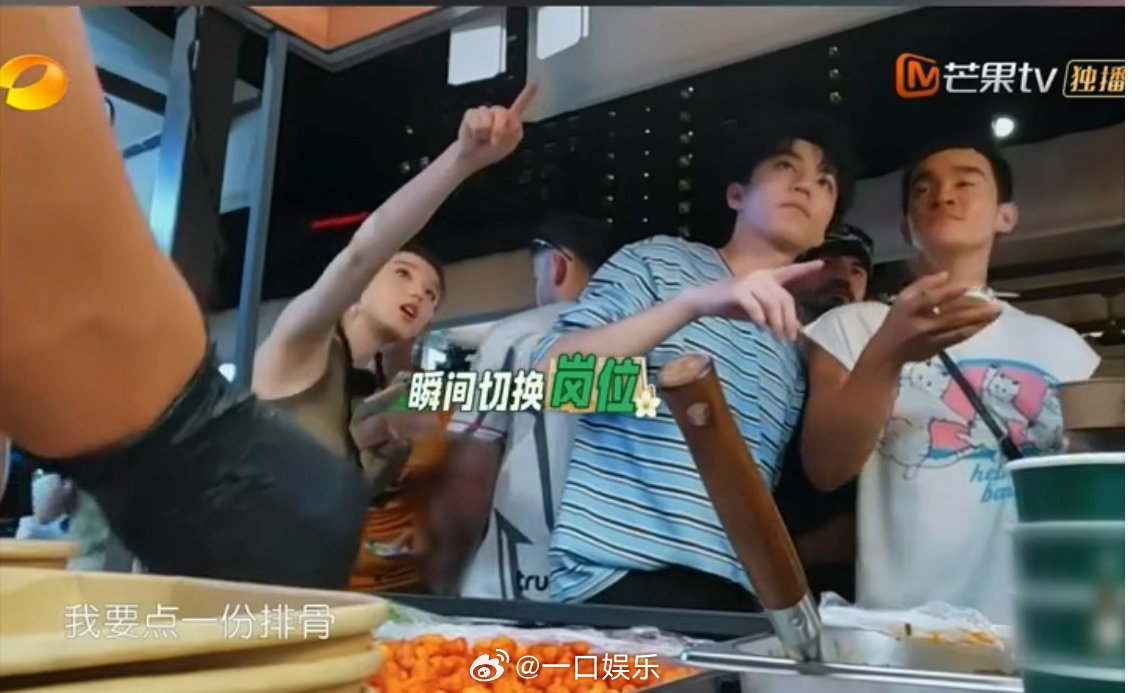 王俊凯是块砖哪里需要往哪里搬还有什么是王俊凯做不好的 摆摊现场客人扎堆，其他人都