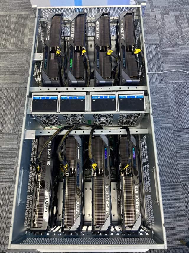 RTX5090八卡算力服务器：重塑AI算力基建的高密度高性能标杆