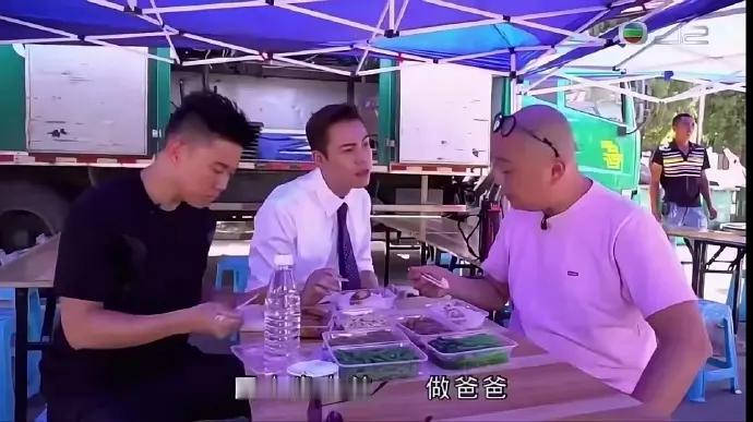 陈伟霆曾说过自己要40岁前当爸爸，他也确实说到做到了，10月官宣结婚生子，下个月