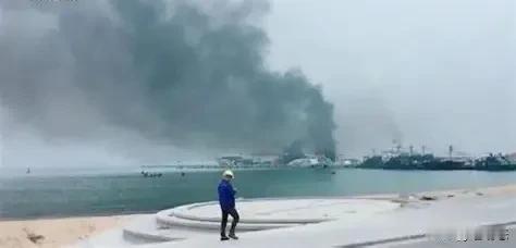 印尼一油轮维修时突发爆炸火灾，已致10死21伤！半年内同类事故再发
 
当地时间