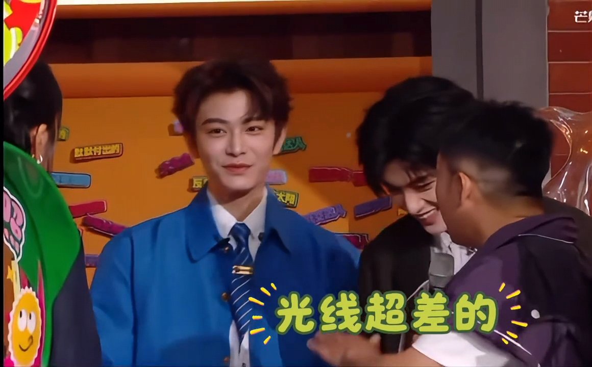 丁禹兮最尊重同事之人真的很需要丁禹兮这样的同事光线超差的，小丁：谁说的，光线挺好