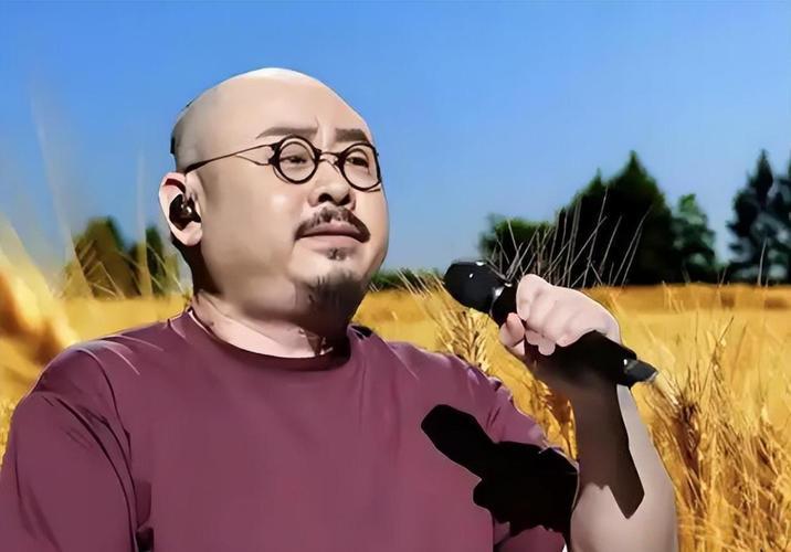 你知道那个仅凭一己之力，在隐退十年后依旧能撼动华语乐坛的草根音乐人是谁吗？他是刀