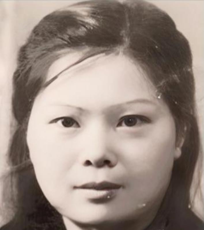 [太阳]1942年5月27日，陈独秀病逝于四川的一个小山村里，临终前对小29岁的