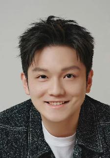 [泪奔]樊振东的面相，真是让人忍不住想说“这小子太让人喜欢了！”他不仅仅是乒乓球