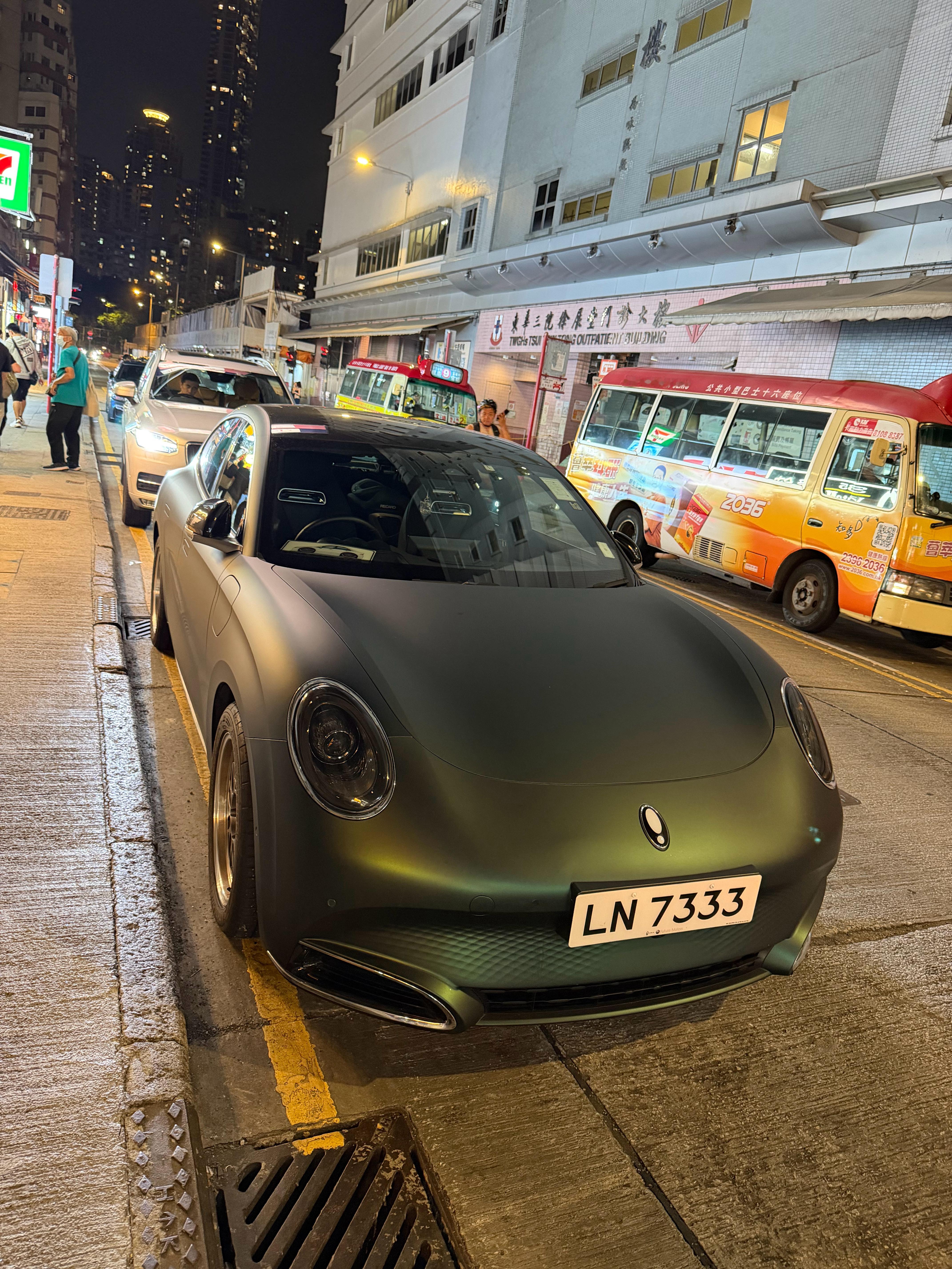 我一直觉得这个长城欧拉 颜值没那么惊艳但怎么挂上港牌这么帅呢这要是新坦克300上