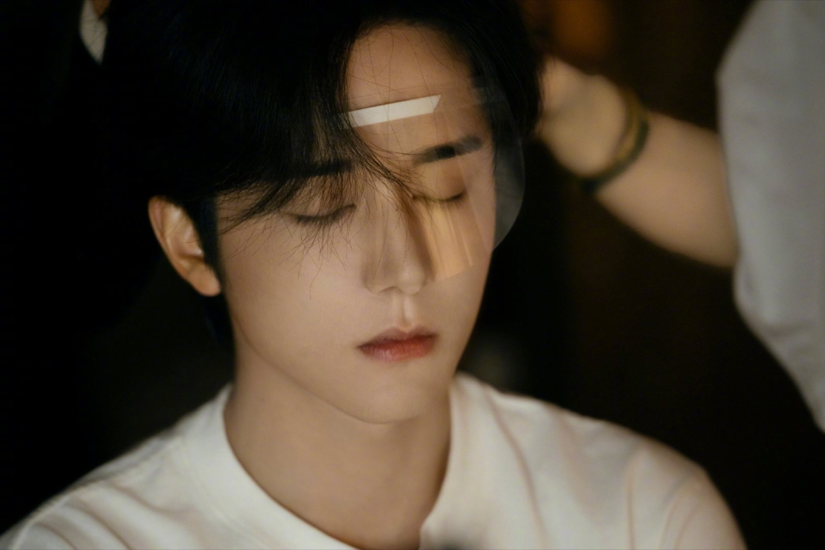 张新成线下帅成这样张新成路演帅成啥了啊飞驰人生3路演被张新成惊艳到！白外套干净少