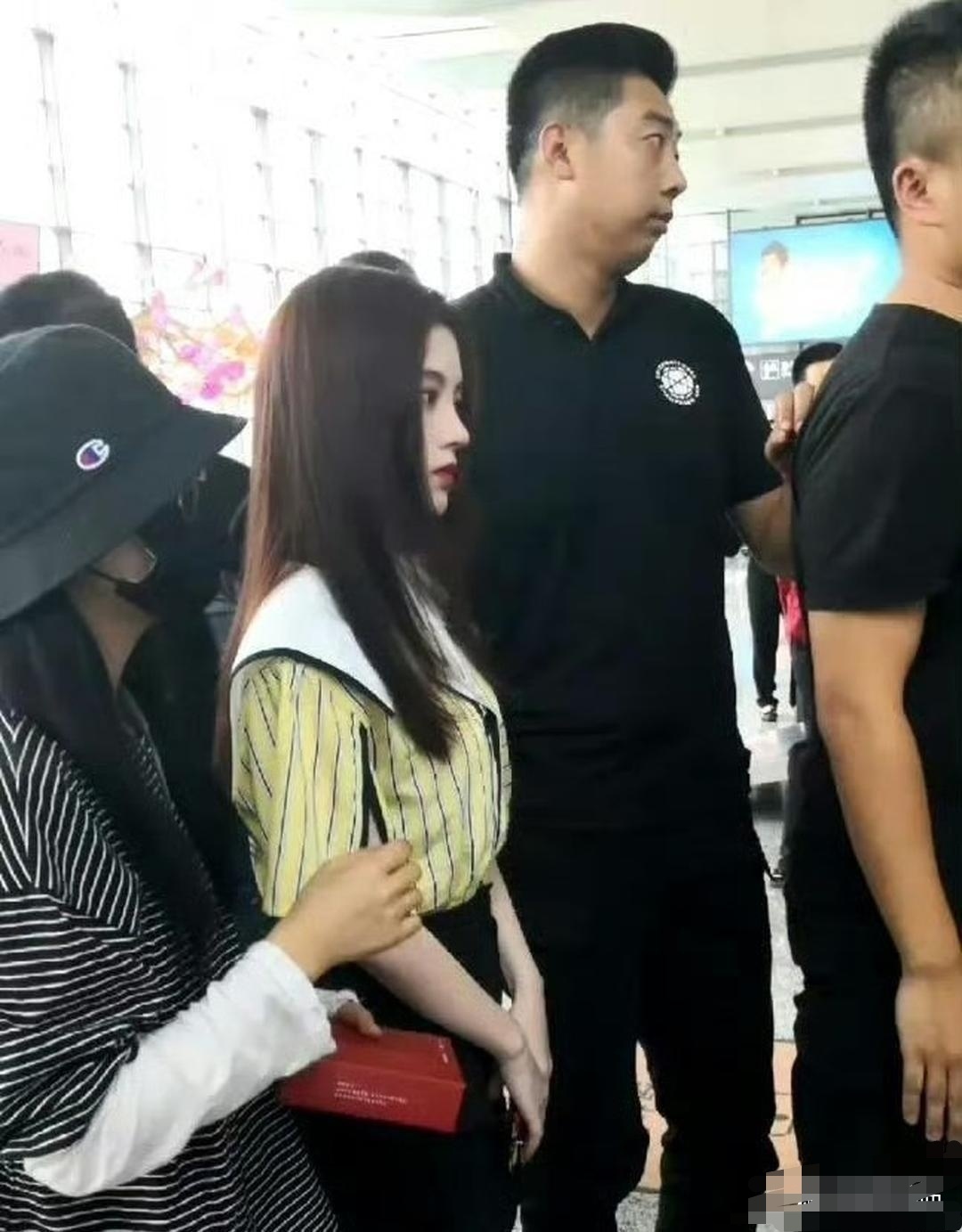 看到路人眼里的鞠婧祎，这下终于明白为什么鼻子被叫做“五官之王”了 