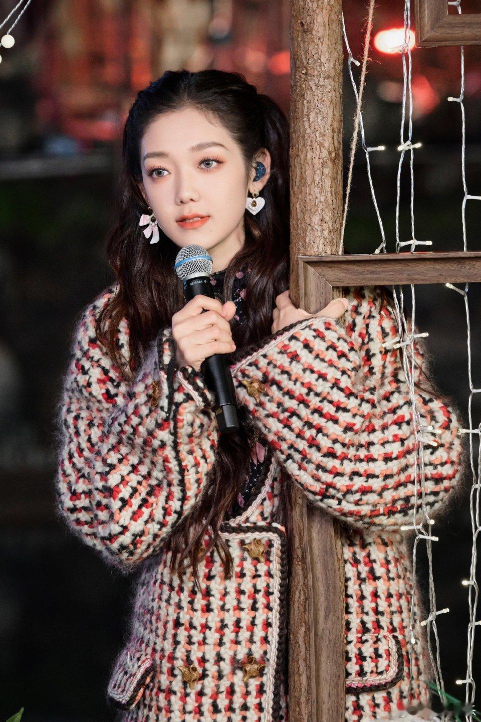 #转发接龙开新年##希林娜依高##陈卓璇# 今日份糖妹新鲜物料希林娜依高陈卓璇腾