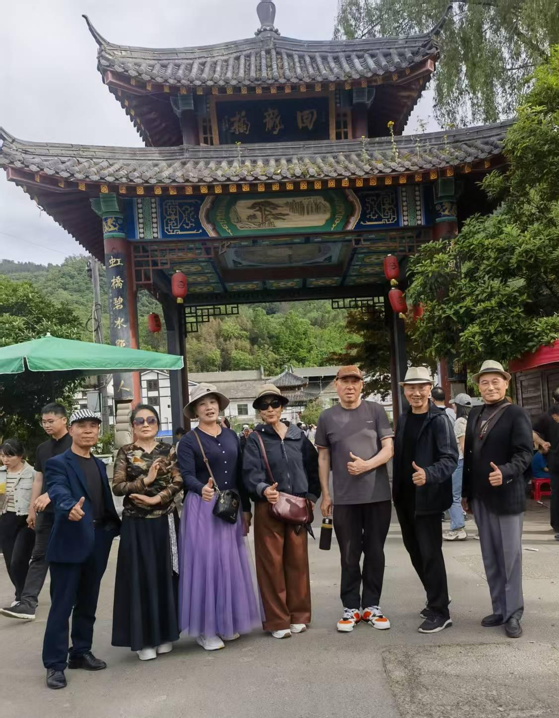 【夏之韵·幸福的秘密】真心话茶局

人总是在接近幸福时倍感幸福，在幸福进行时却患
