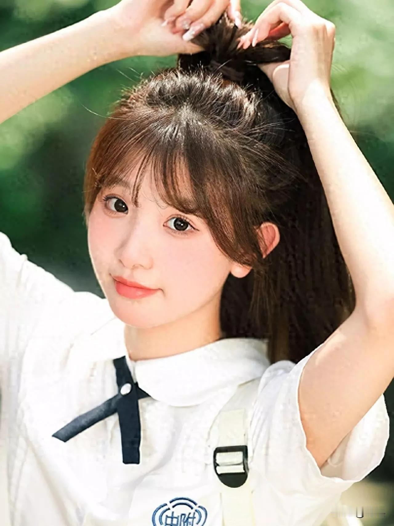 甘肃兰州一校花，楚楚动人，倾国倾城，这气质堪称校园天花板
甘肃兰州一校花，楚楚动