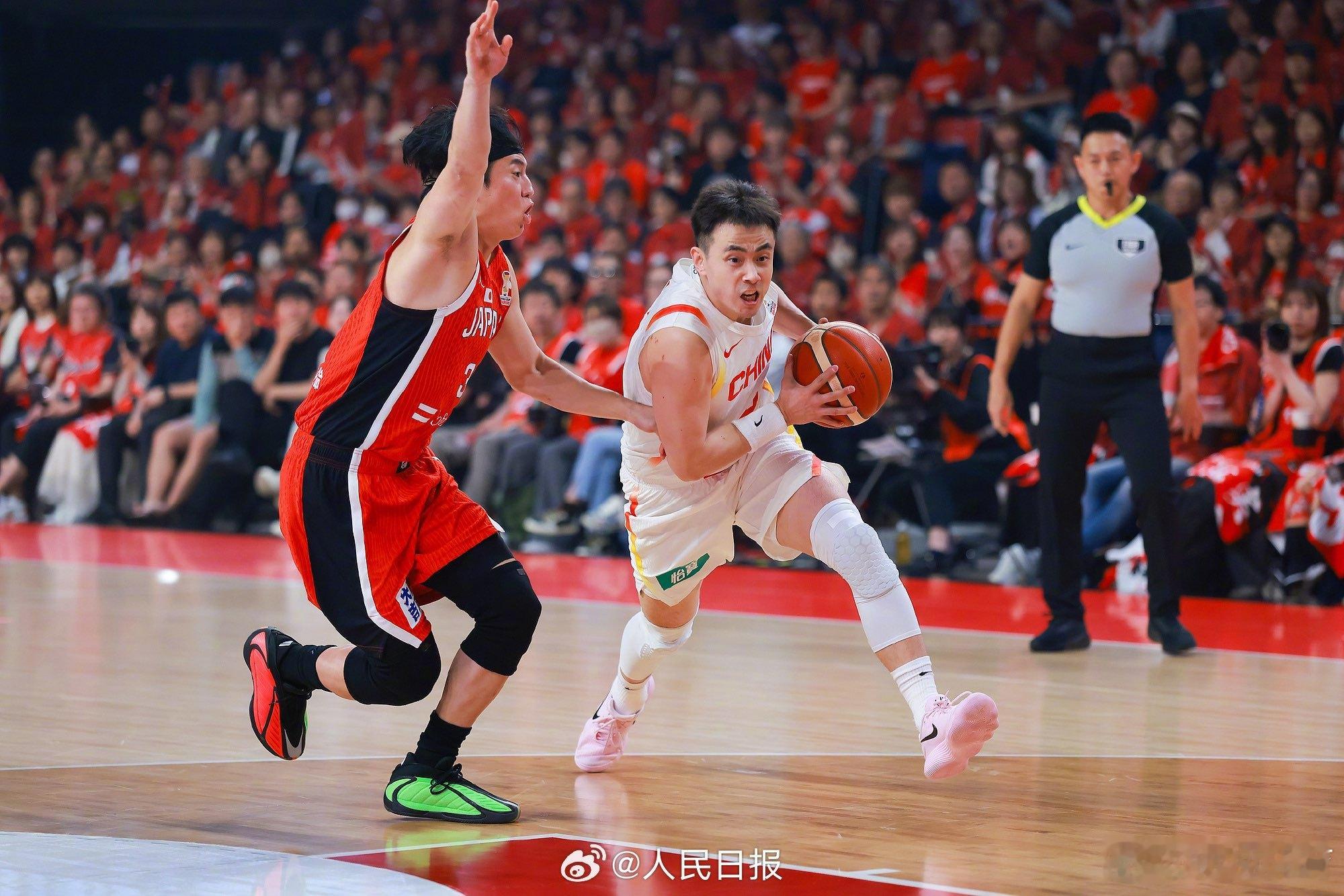 中国男篮战胜日本男篮中国男篮客场87-80逆转日本真的太解气了！绝地反击，虎口拔