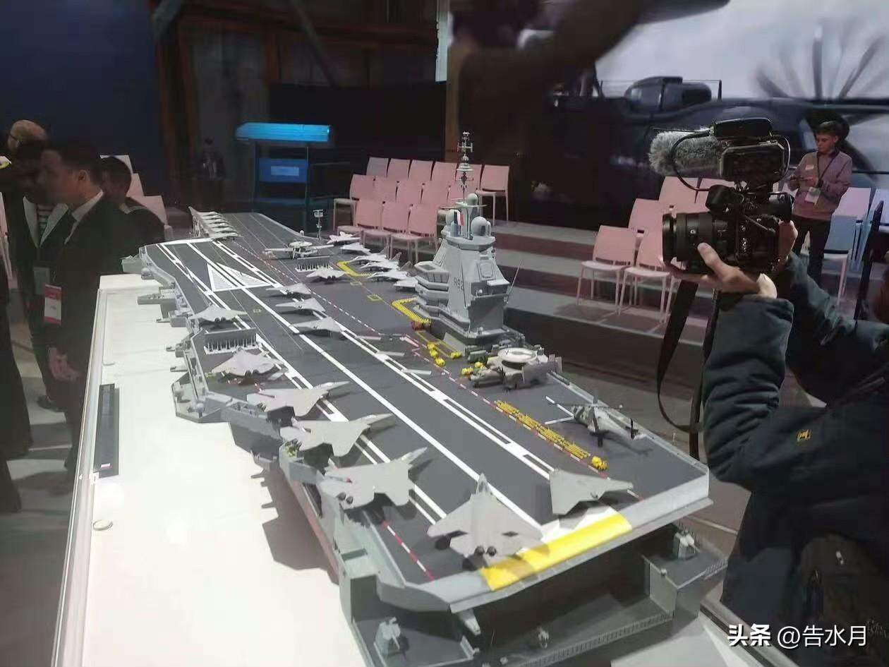 揭秘法国下一代“自由法国”号核动力航母的舰载机力量：

法国下一代“自由法国”号