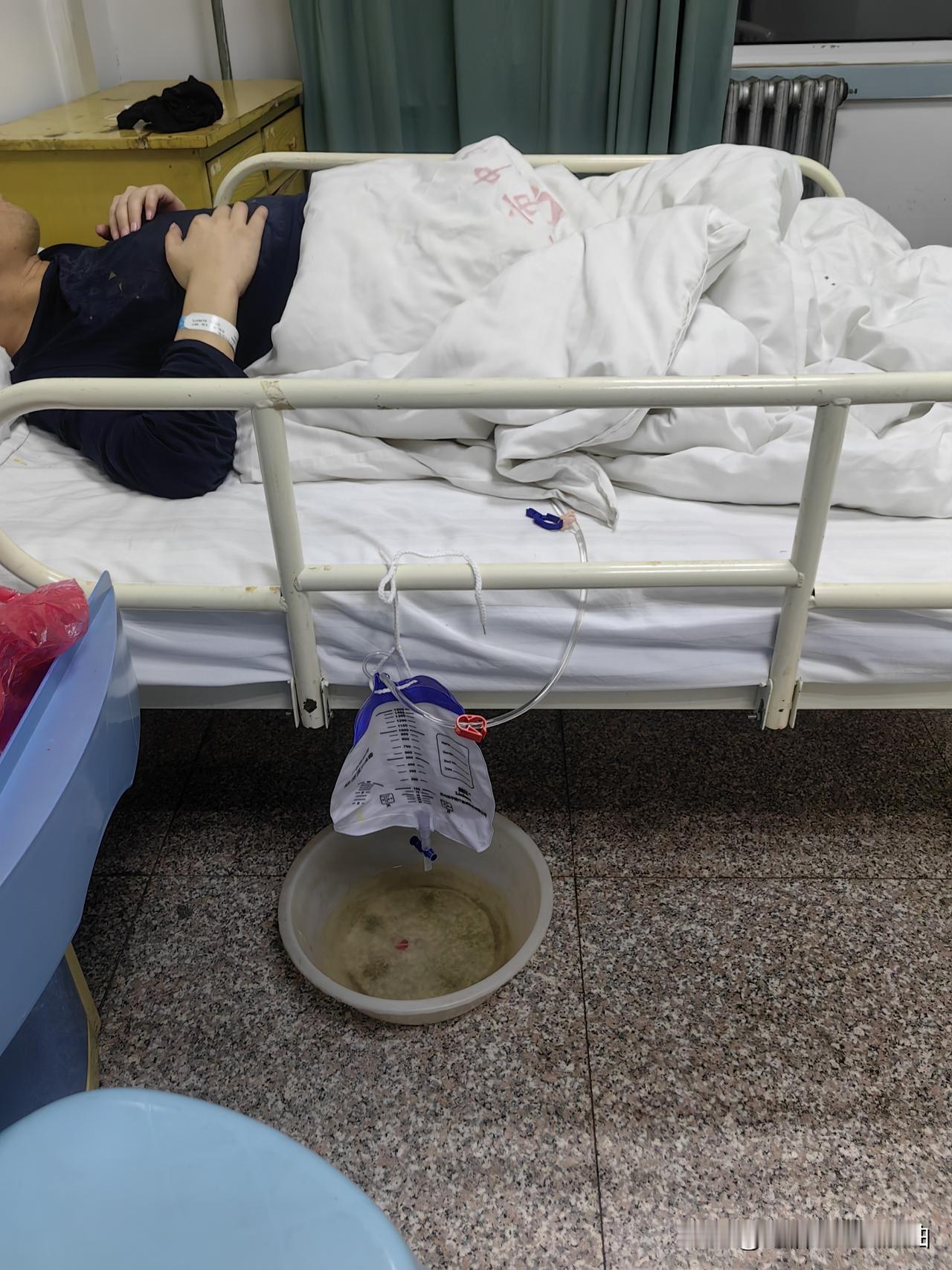 今天是二红住院的第二天，化验结果不理想，老公做完手术后的这两个多月里本以为小心翼