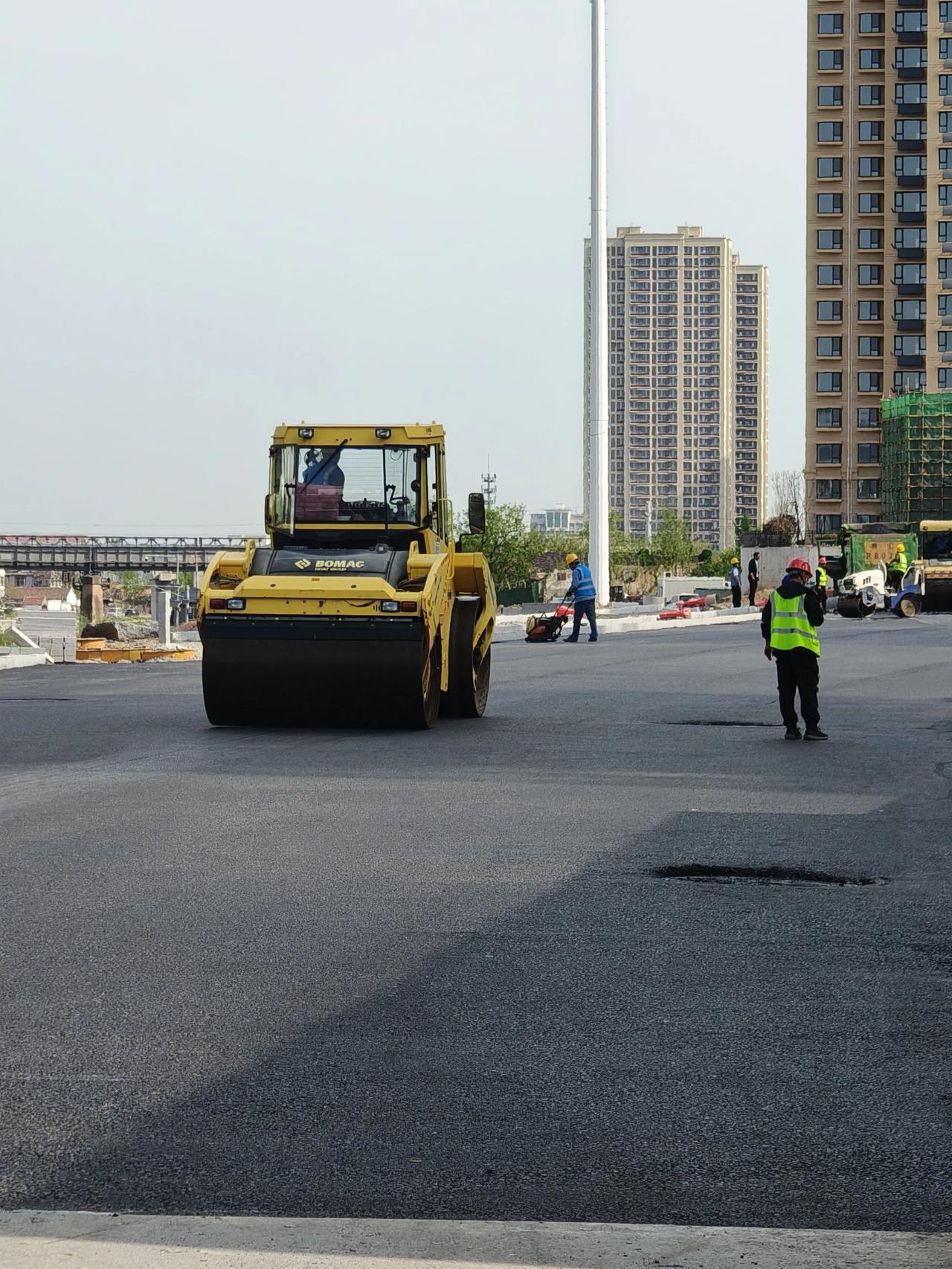 淄川这段路沥青摊铺已开始，即将建成通车！

淄博市淄川区孝妇河沿河东路松龄路至兴