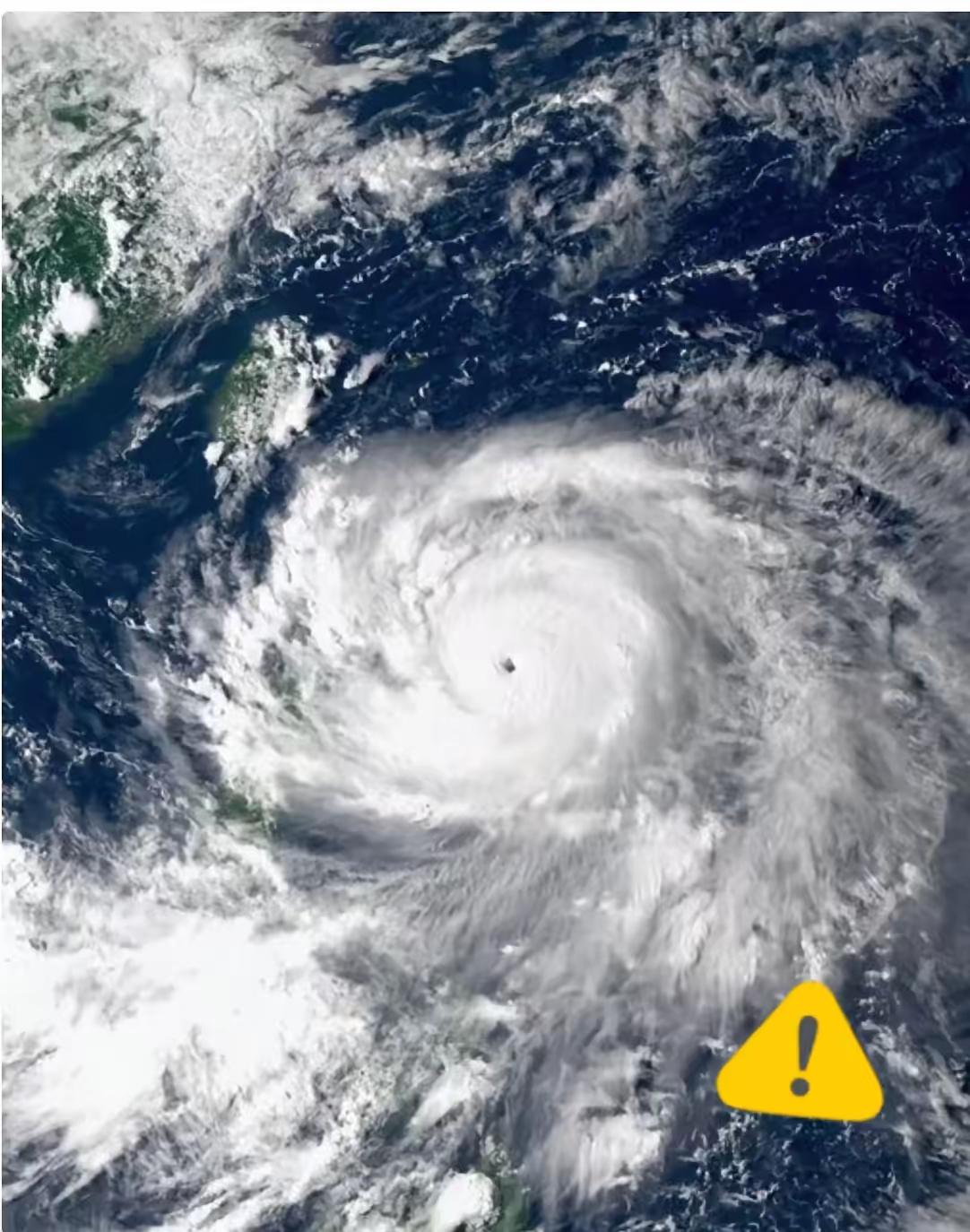 重要消息！巨灾级台风正在逼近深圳，深圳已经有狂风暴雨先行一步，深圳居民已经纷纷选