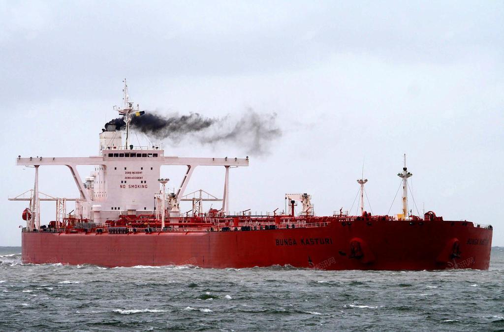 全程未遭遇抵抗，30万吨伊朗油轮巨轮被美军俘虏：190万桶石油要栽了！

参考消