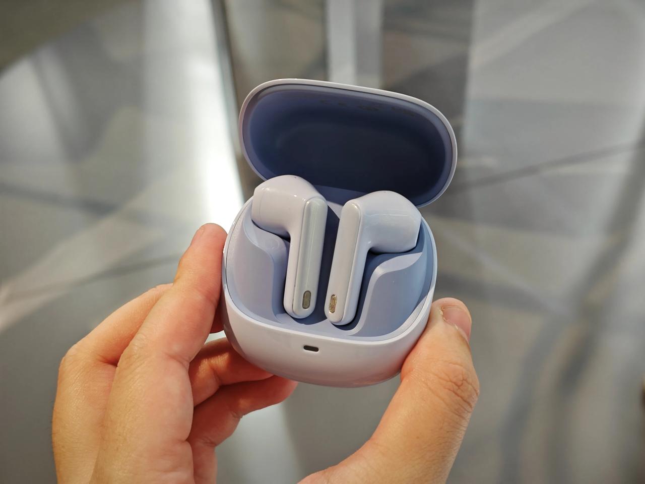 倍思今天发了挺多新品，覆盖了办公、娱乐、出行三大场景。简单聊聊：

请王一博代言