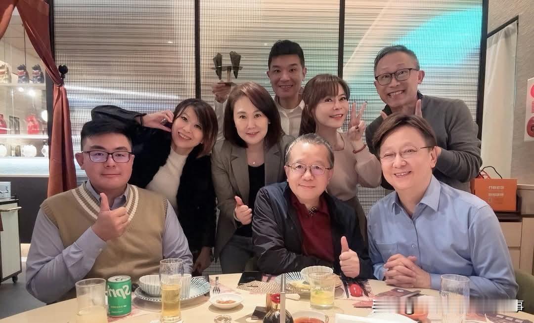 一伙台湾媒体人聚餐 大家认识几个
这是一伙当年从华视出来的台湾媒体人，如今已是所