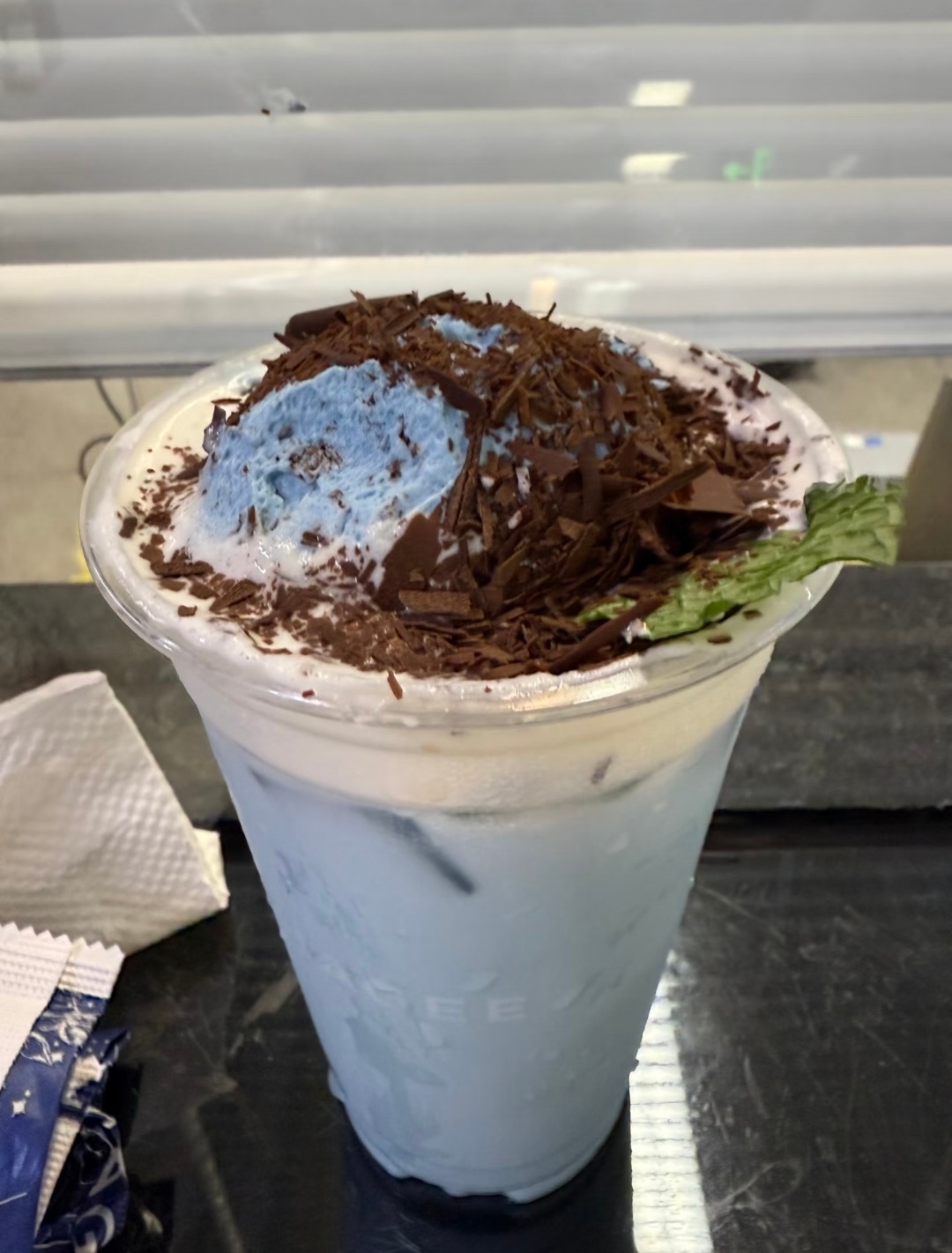霸王茶姬霸王茶姬 不必事事圆满，不必日日顺遂，一杯甜甜的奶茶，就足以撑起一整天的