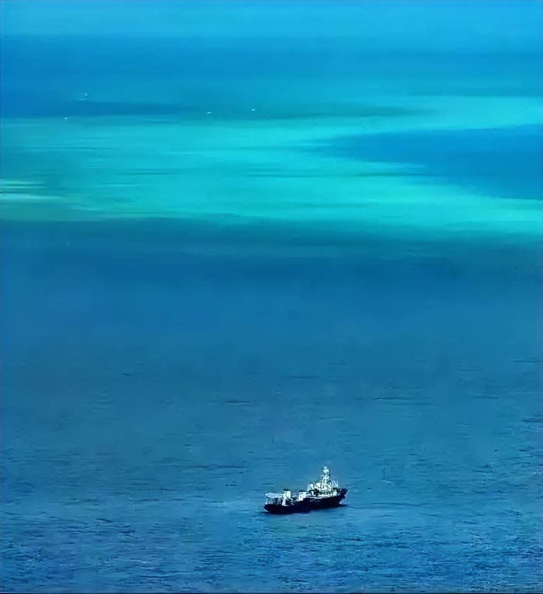 当地时间7月13日，日本方面透露，日本海上保安厅多艘巡逻船只，上周为了躲避接近日