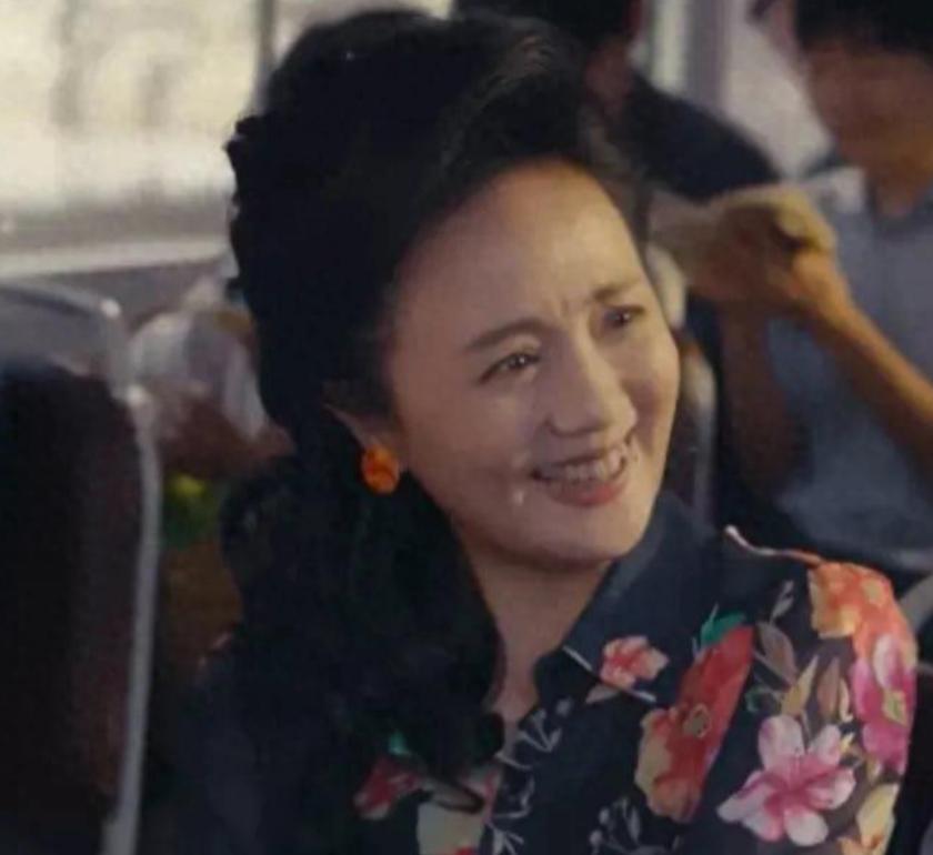 辛柏青近期话剧见面会的发言，忽然读懂了成年人最顶级的深情，从来不是大肆宣扬的煽情