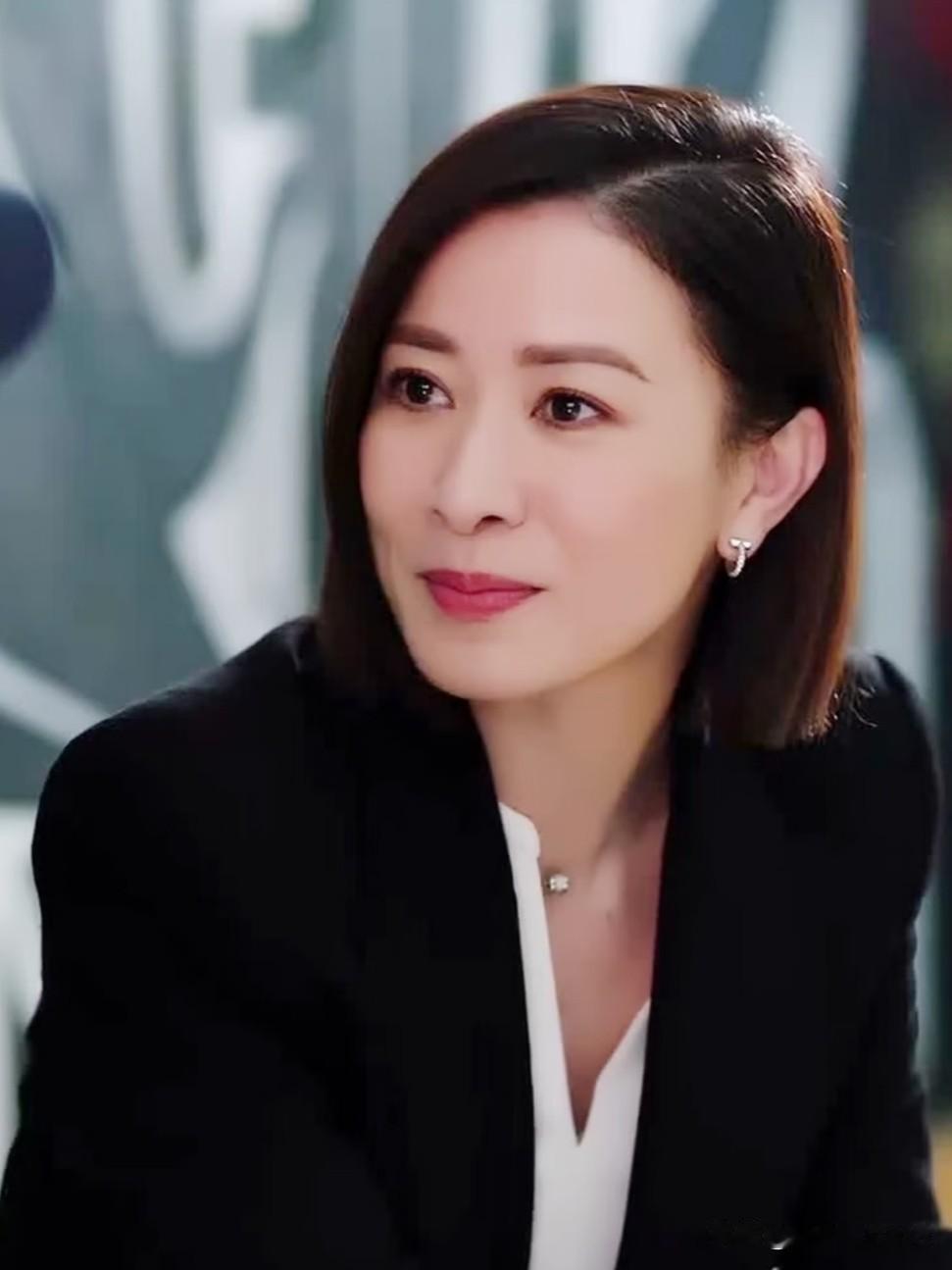 佘诗曼的普通话已经有京味儿了[呲牙]佘诗曼女人的偶像，太棒了！连普通话也杠杠滴[