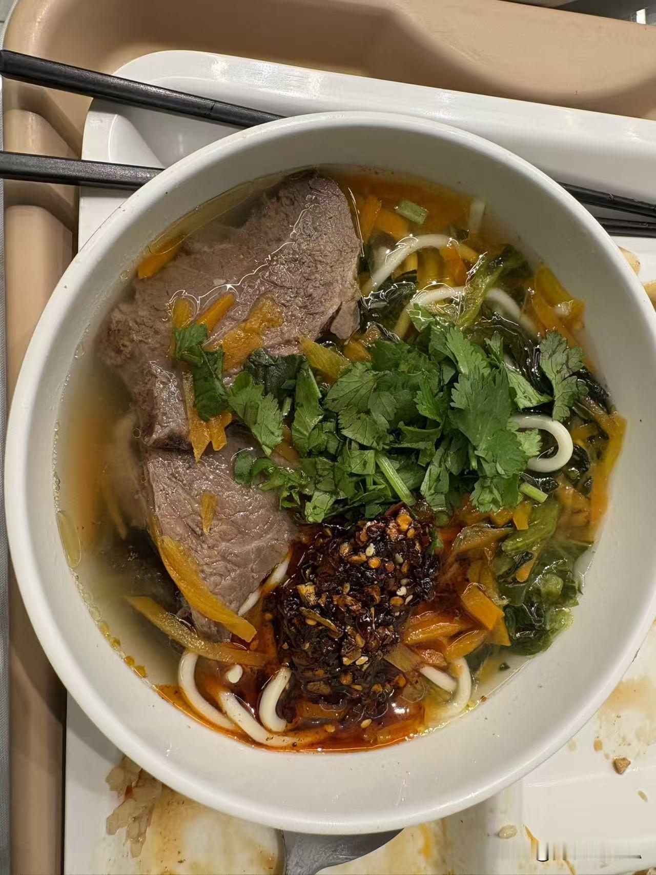 晒图笔记大赛一碗牛肉面，是有二、三两卤牛肉的牛肉面，你说，卖多少钱老板有的赚？