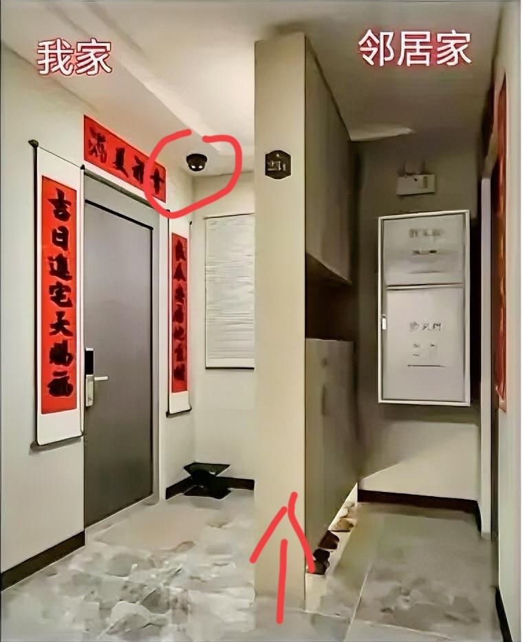 网友:
我家为了安全起见在门口装了个监控，邻居家第二天立马装了这么一道墙，这不明