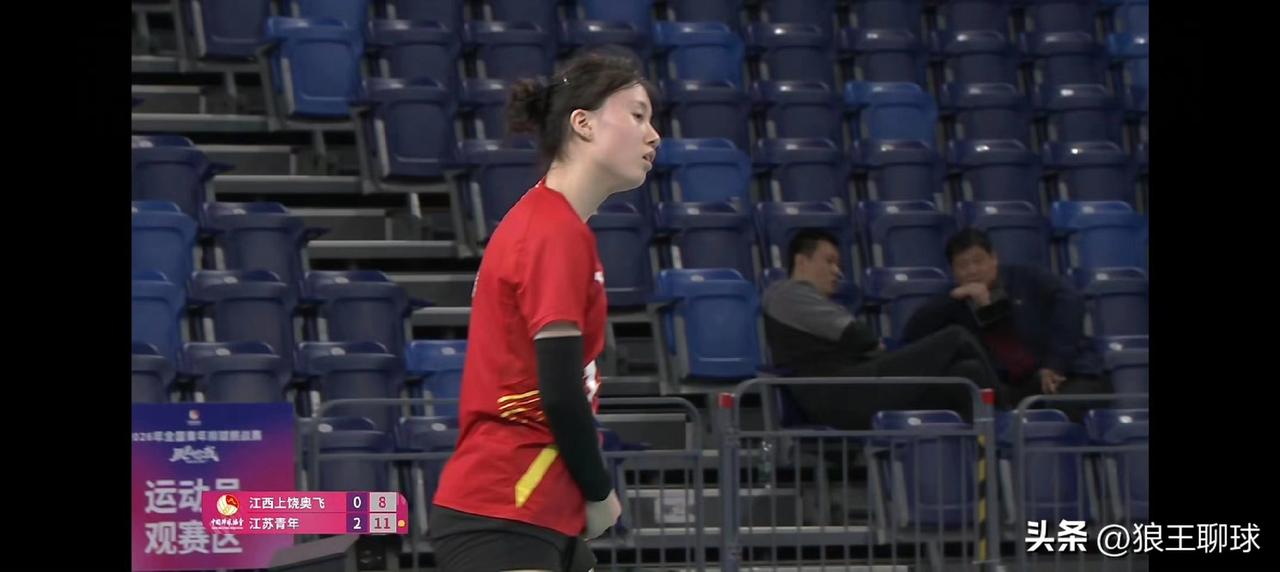 【王之腾现身赛场】

久违了！前上海女排主教练王之腾现身排超青年队比赛的观众席，