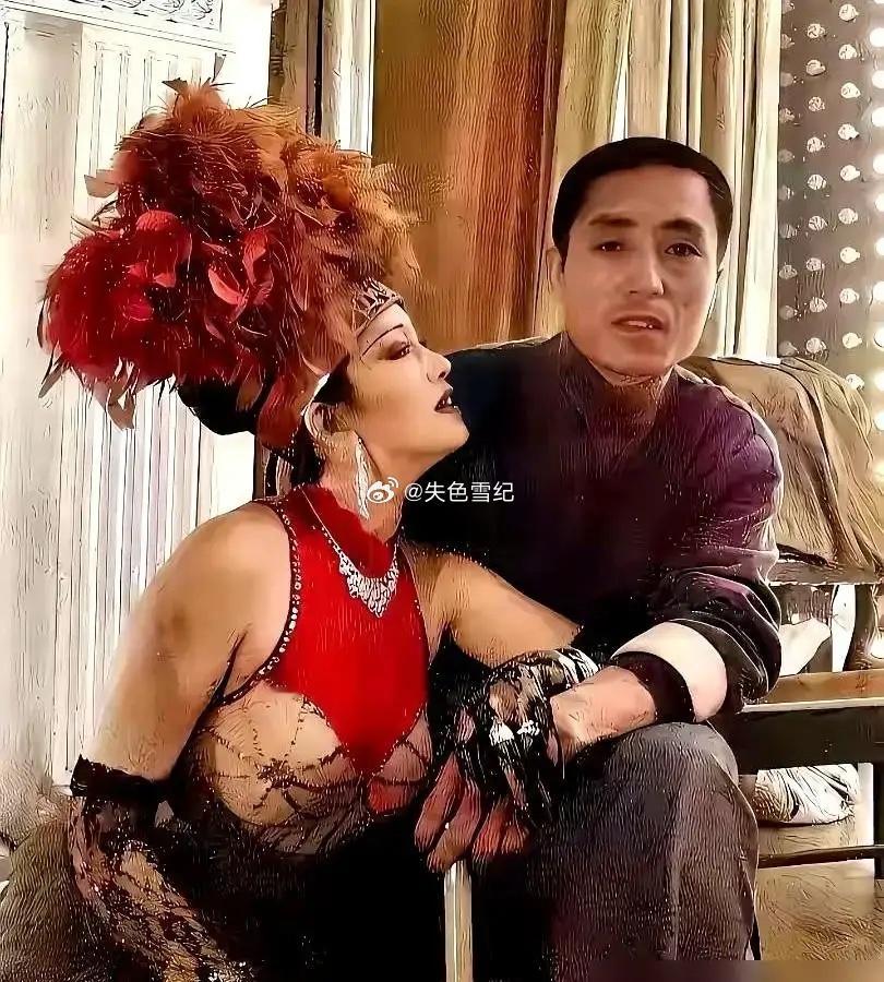 巩俐年轻的时候特别的漂亮，身材也特别的好，不明白这样的尤物老谋子为什么不娶？ ​