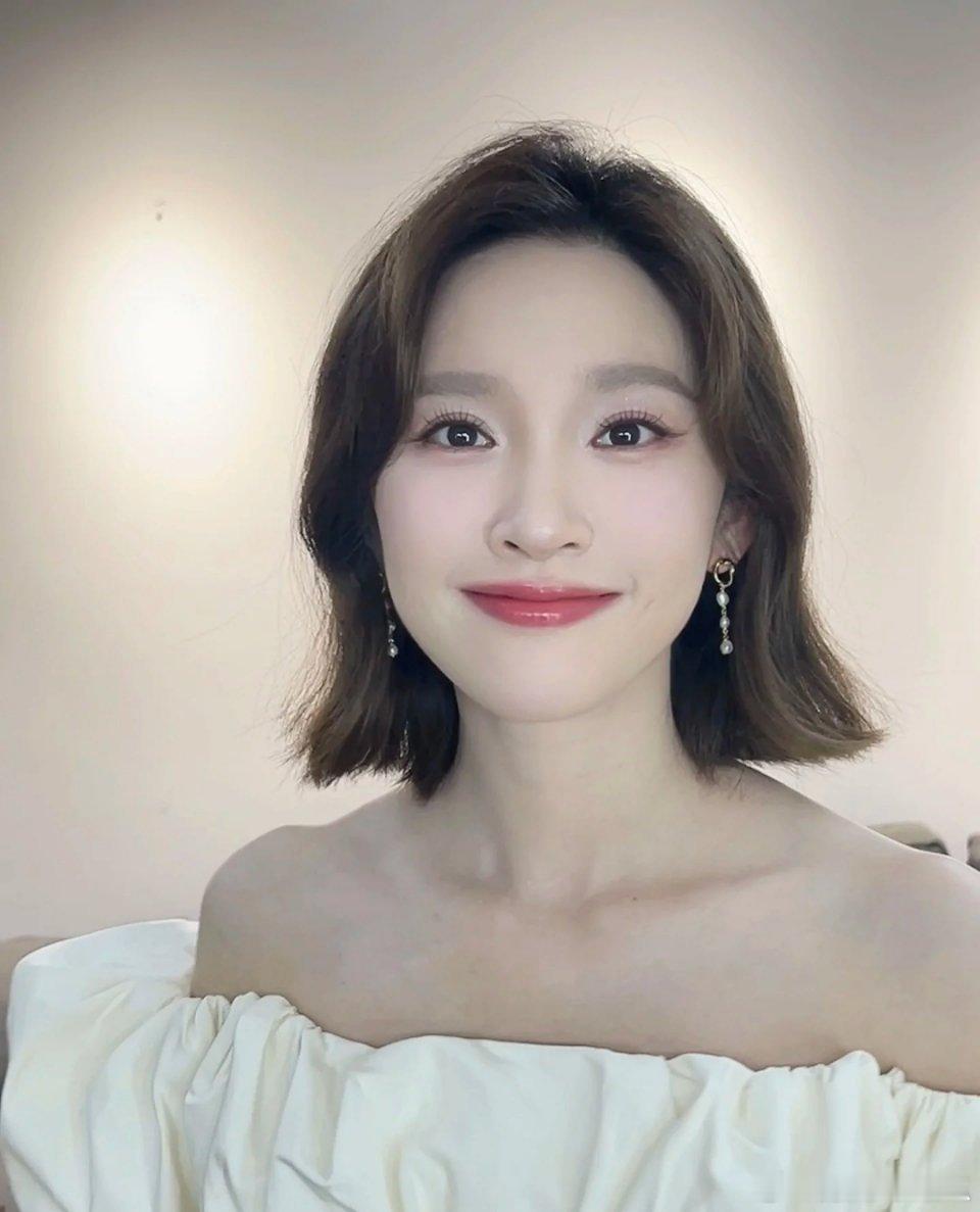 唐艺昕这个皮肤也太好了吧？感觉这不就是小说中的吹弹可破吗？ ​​​