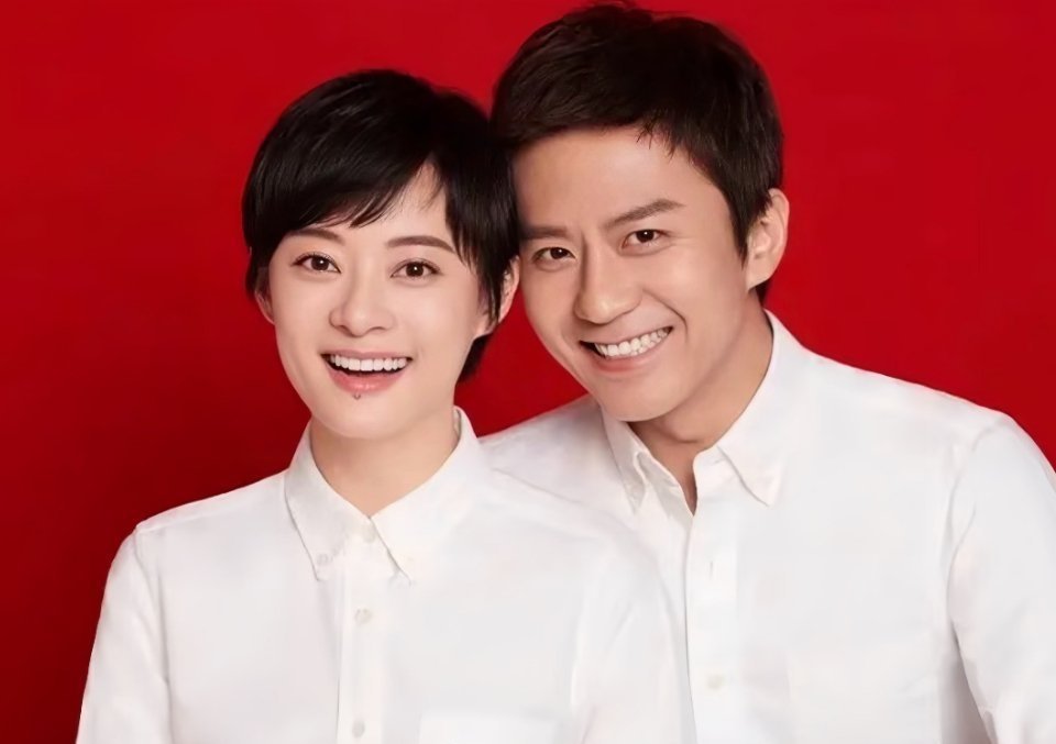以为邓超偷穿孙俪衣服 邓超孙俪越来越夫妻相了，感情好就会越长越像吗哈哈哈哈~