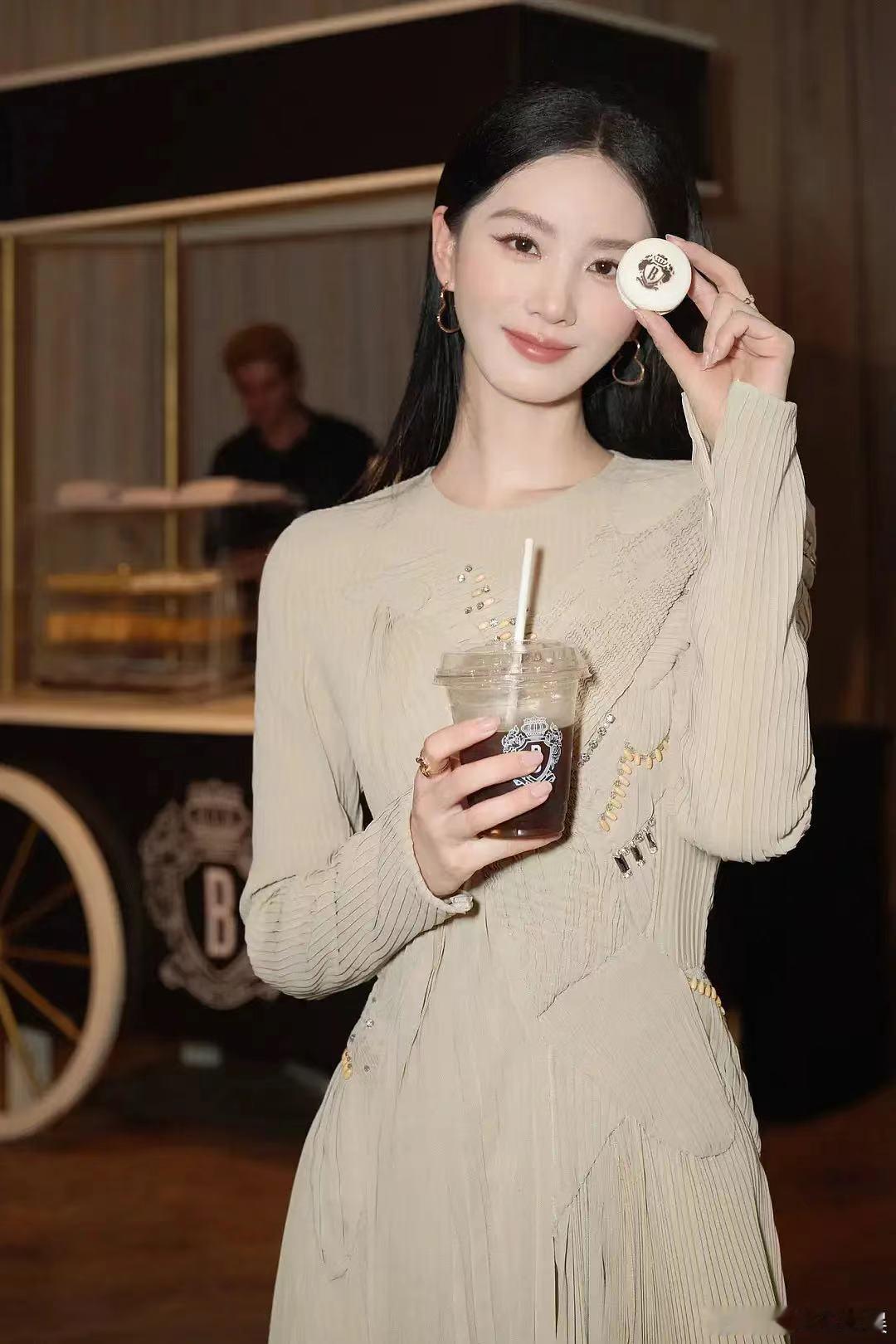 感觉刘诗诗和杨紫的p图风格还挺像的 ​​​