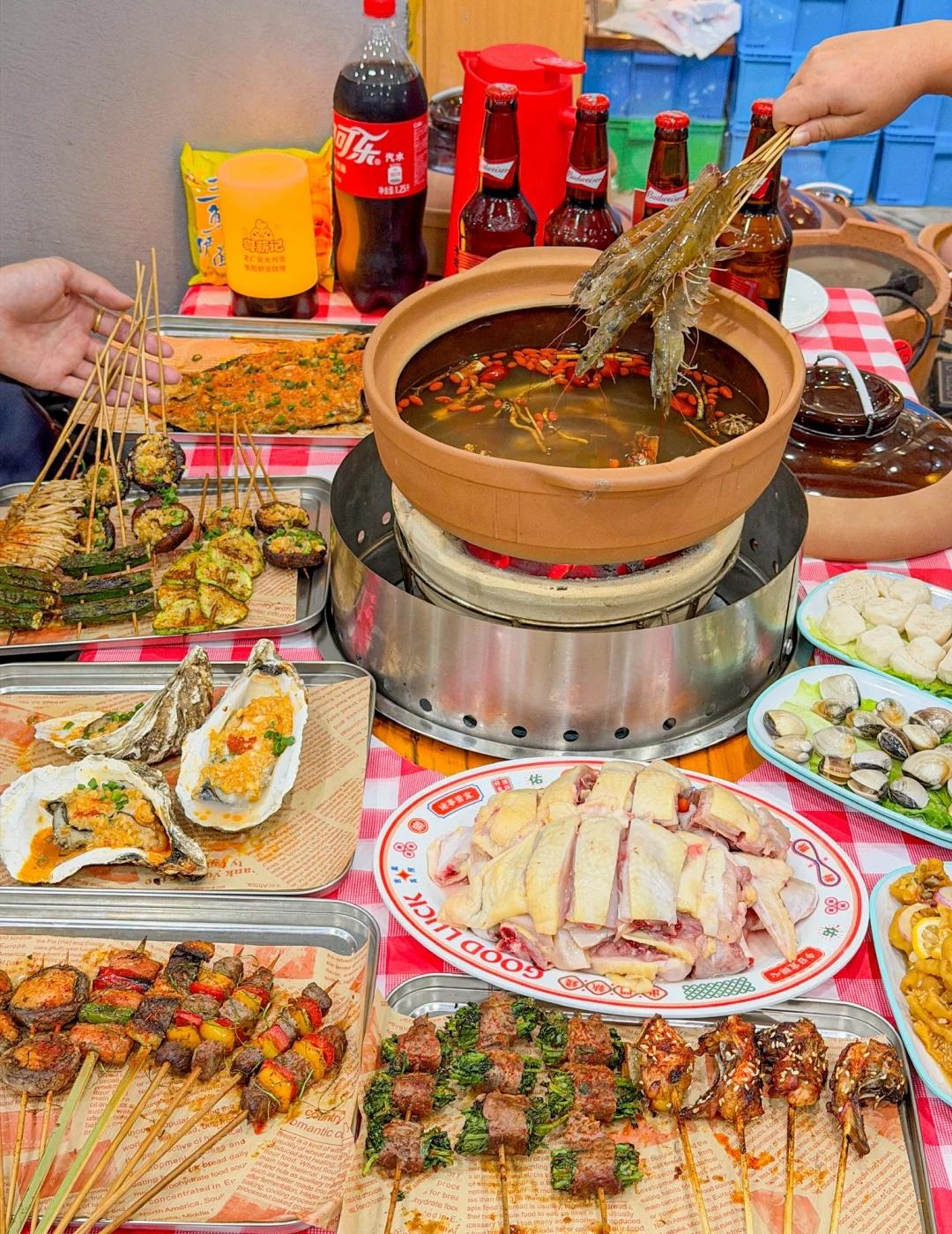 跨城区也要来吃养200天的走地鸡~
朋友出差吃到了新塘凤凰古站的走地鸡
念念不忘