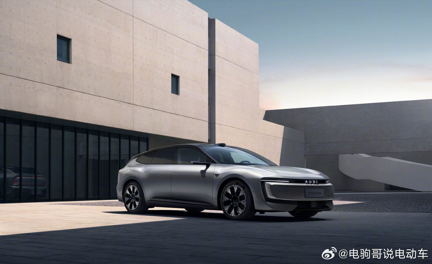 看懂奥迪德国总部放了什么车，便读懂了奥迪E7X的核心价值。为何这么说？在英戈尔施