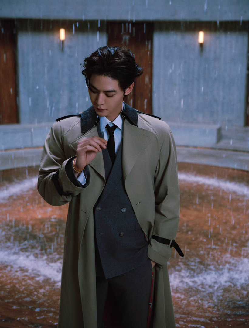 唐晓天今天🍠活动造型出图了，很有苏感的霸总，状态很好诶，而且很会拍，时尚表现力