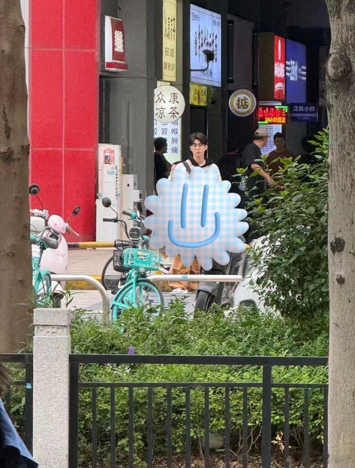 范丞丞绝命循环佛山拍摄路透佛山偶遇范丞丞拍戏 期待丞丞新戏