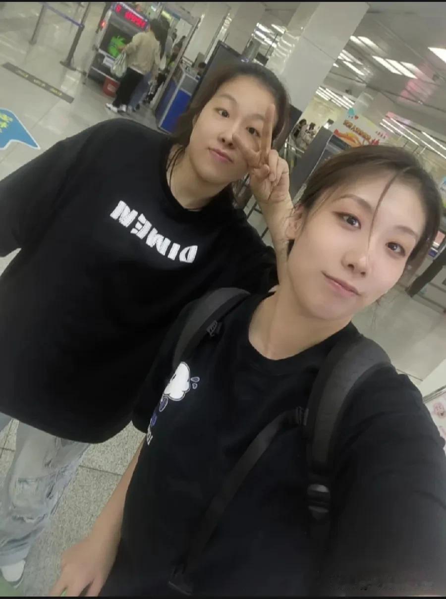 这才是天津女排最好的闺蜜
       天津女排队员有几对儿最要好的闺蜜，李盈莹