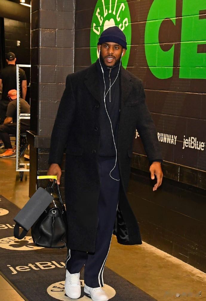 为什么说保罗是“控卫之神”？？因为他可能是率队能力最强的控卫之一！！
1，率领快