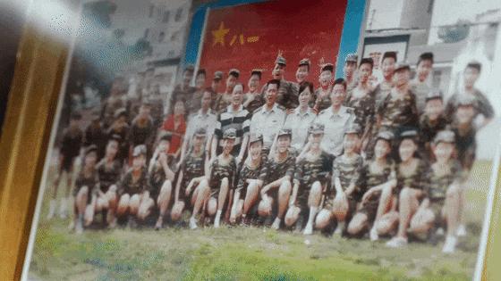 “95后吃不了苦？”总有人爱贴这种标签。
真当现在的年轻人全靠奶茶续命，遇点事就