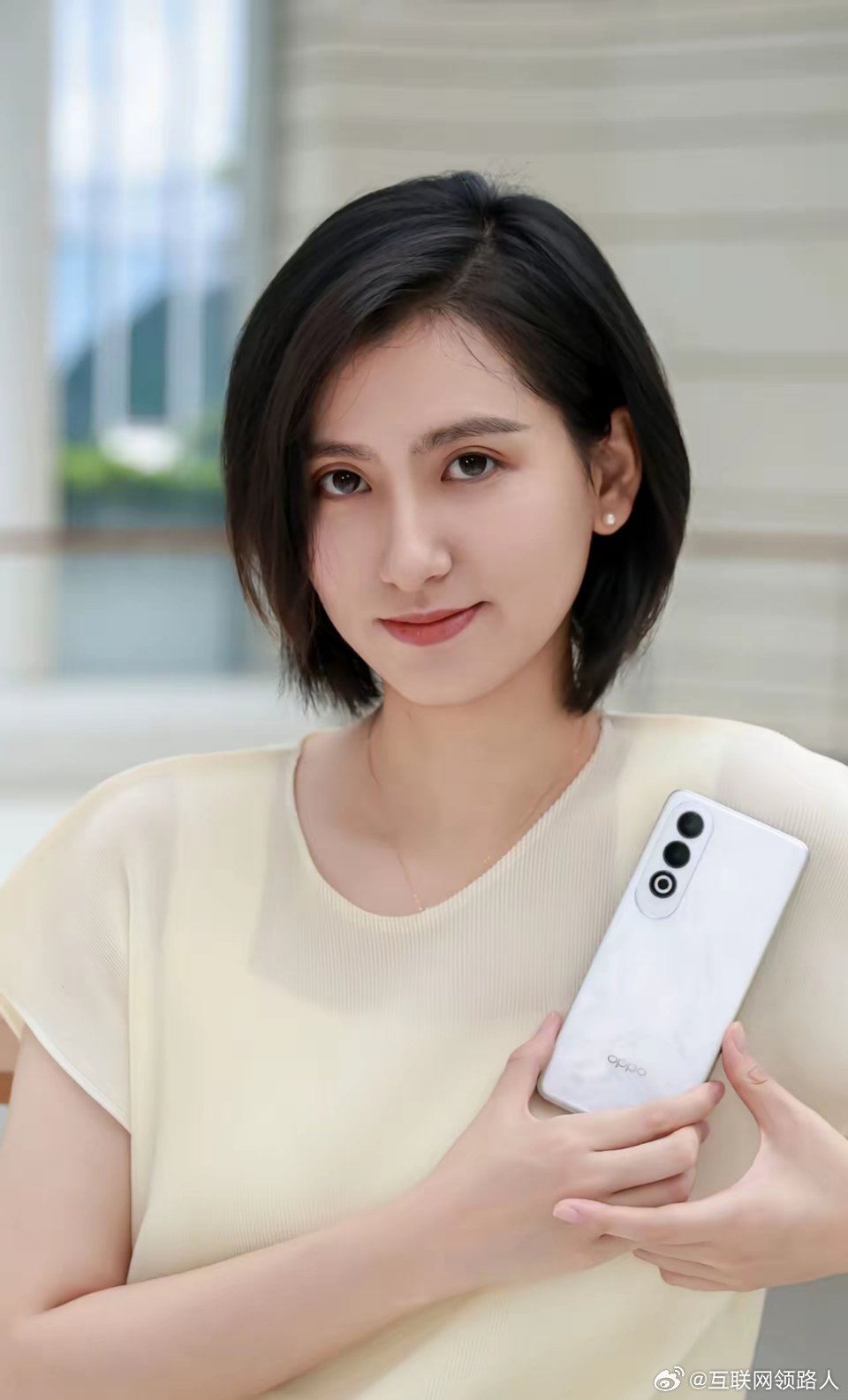 OPPO有个最美产品经理莫妮卡，也是oppo的平面模特，毕业于浙江大学传媒专业，