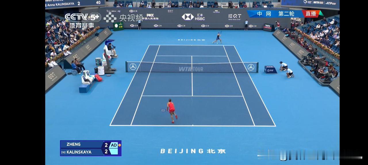 3:2，郑钦文挑战网坛最美卡林斯卡娅



中网最美风景线